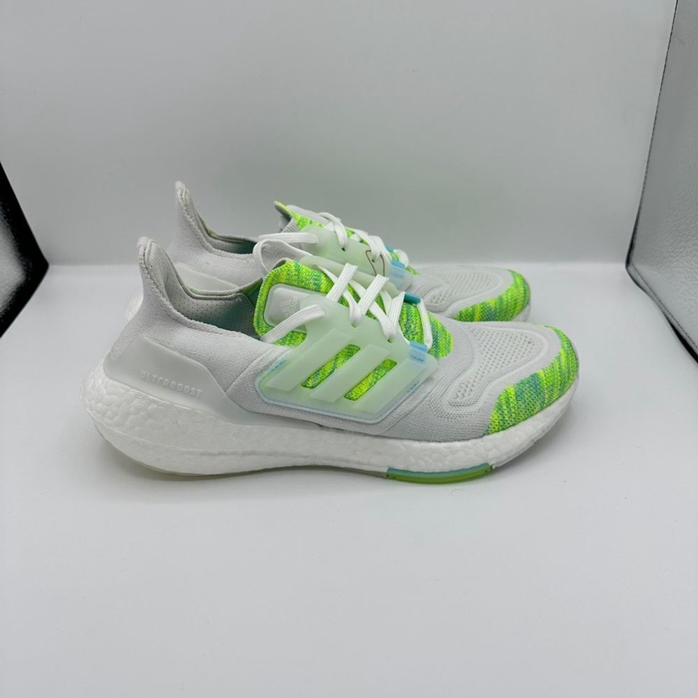 Adidas Ultraboost 22 Womens Size 7.5 White Bliss Blue Yellow GX5926 brand new - Picture 2 of 5